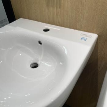 Chậu rửa lavabo TOTO treo tường chân dài LPT766C