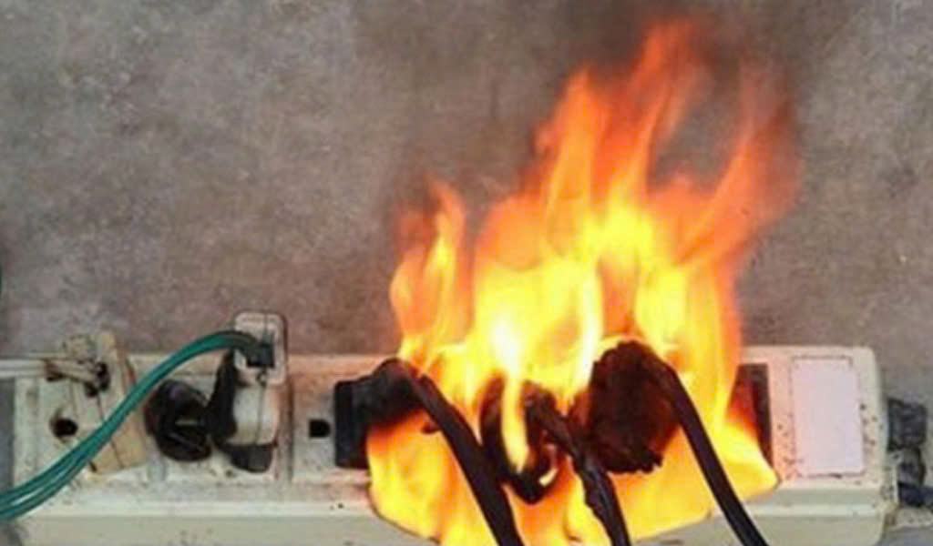 7 Mẹo Sử Dụng Ổ Cắm Điện Kéo Dài An Toàn 7 Mẹo Sử Dụng Ổ Cắm Điện Kéo Dài An Toàn