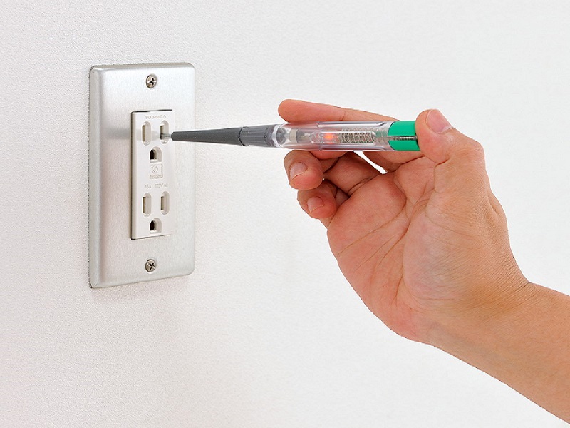 Kiểm tra nguồn điện trước khi cắm dây điện đèn led
Kiểm tra nguồn điện trước khi cắm dây điện đèn led