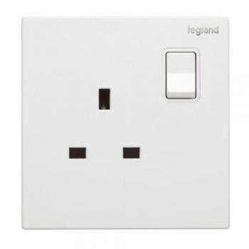 Ổ cắm đơn chuẩn Anh có công tắc màu White Legrand Galion 282432