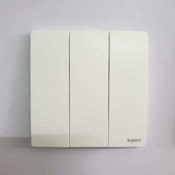 3G 1W 16AX SWITCH  Legrand Mallia Senses 281004MW